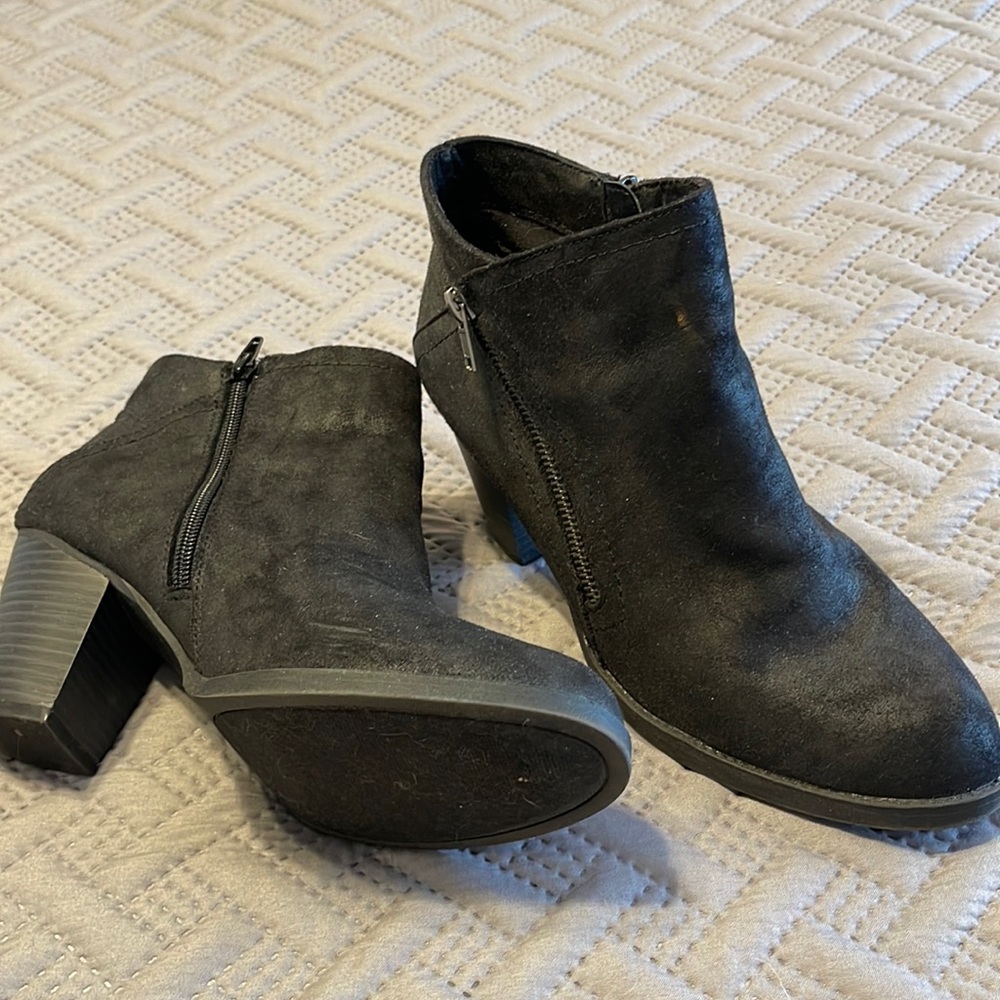 Womens 9.5 Rampage black booties